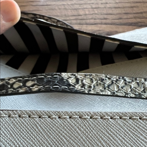 Henri Bendel Light Grey Crossbody Bag with Patterned Strap - Picture 6 of 6